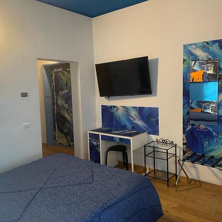 Rooms Of Love Pavia Bagian luar foto