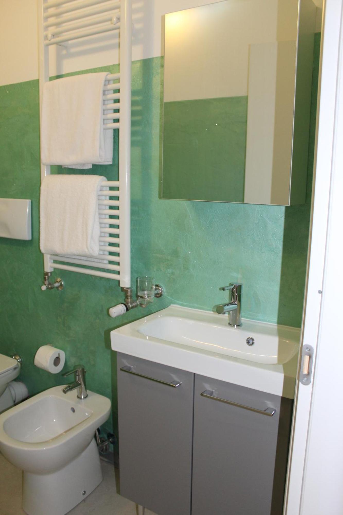 Rooms Of Love Pavia Bagian luar foto