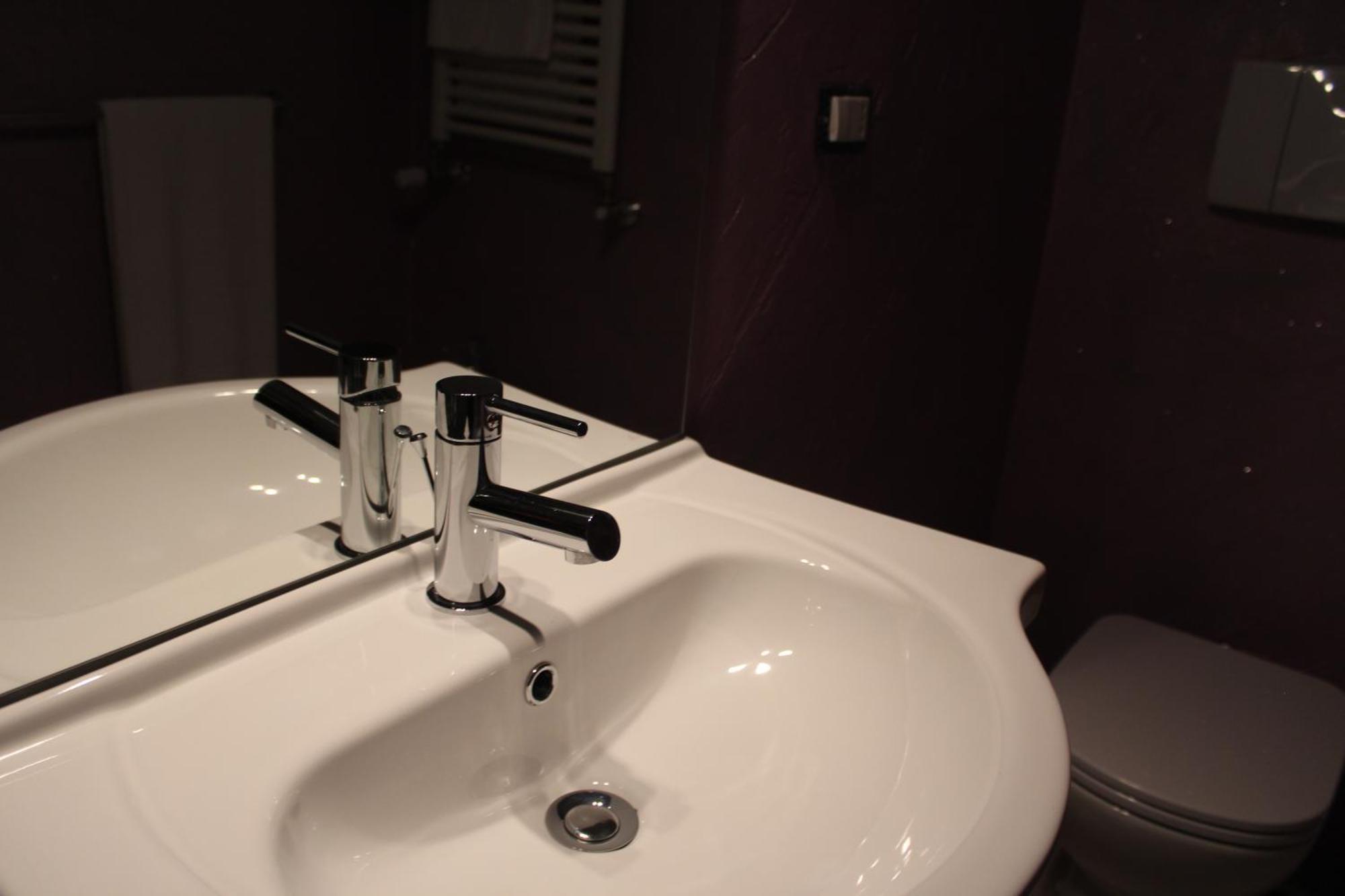 Rooms Of Love Pavia Bagian luar foto