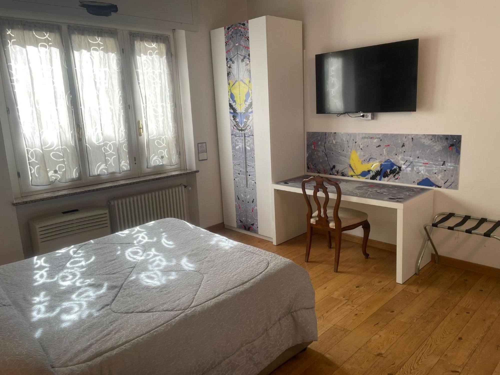 Rooms Of Love Pavia Bagian luar foto