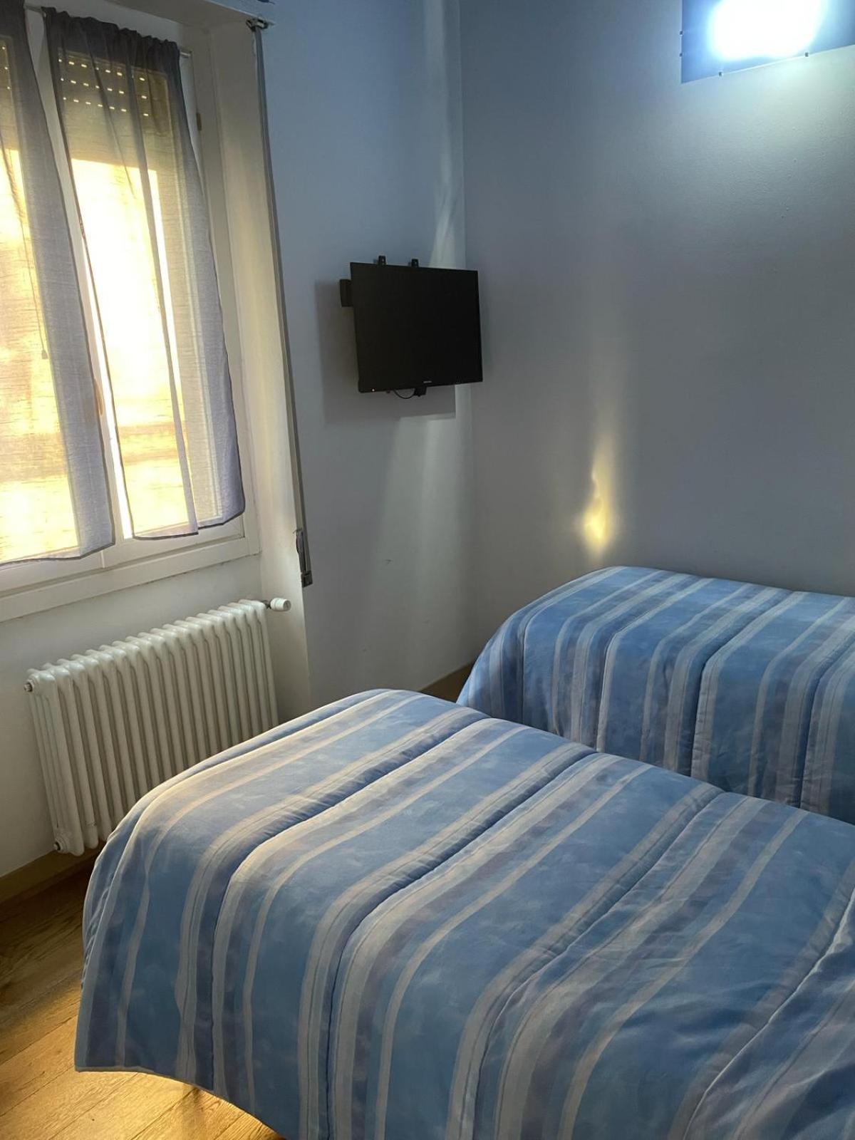 Rooms Of Love Pavia Bagian luar foto